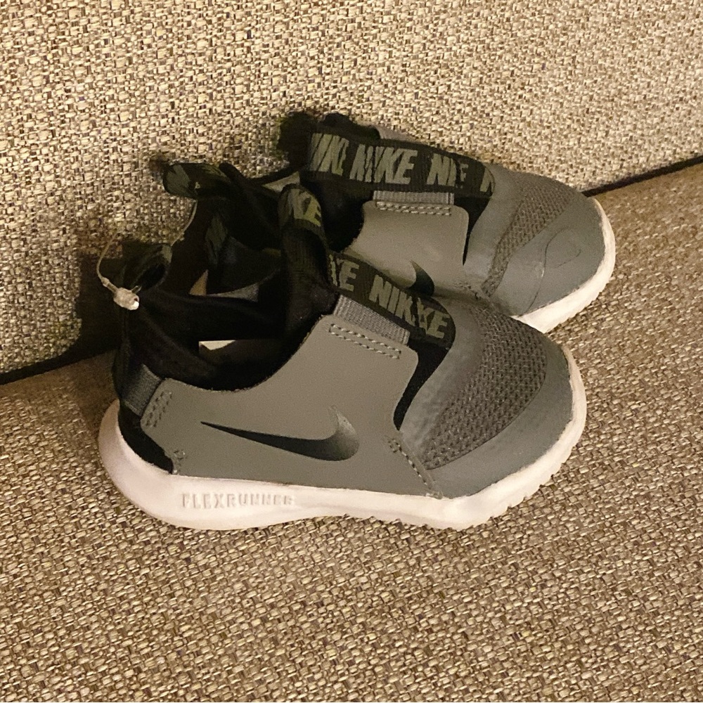 Like New! Nike Flex Runner 2 Running Shoes - Toddler Size 4